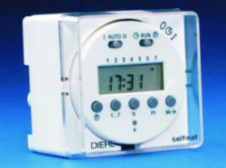 kapcsolo-ora-digitalis-10a-230v-ac-heti-diehl-selfmat-884