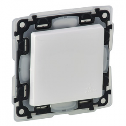 valena-life-102-ketpolusu-kapcsolo-16a-ip44-feher